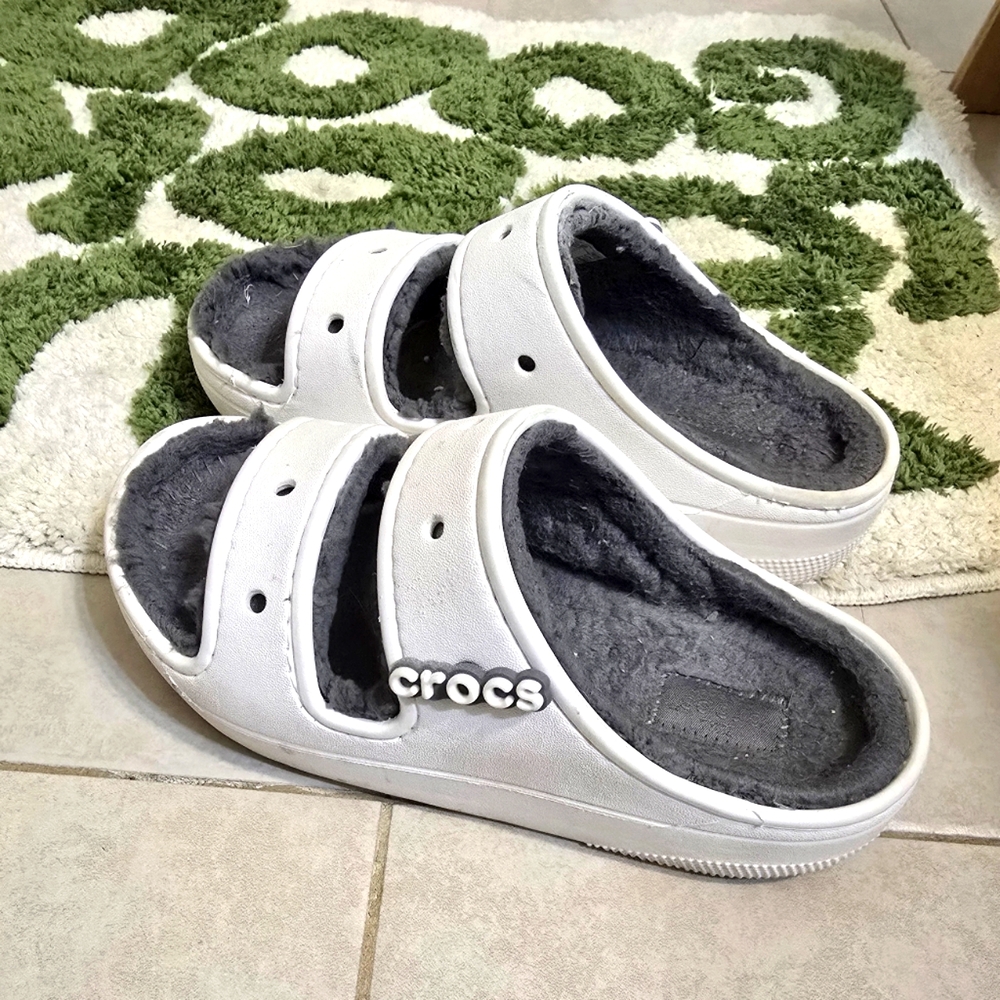 🐊 Crocs White Fuzzy Lined Slides- Rare Find